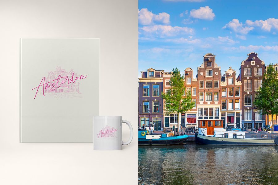 En fotobok och mugg med titeln 'Amsterdam' visar en skissillustration av staden, som visar önskefotos City Sketch-design med original linjekonst och färgpaletter inspirerade av resmålet.
