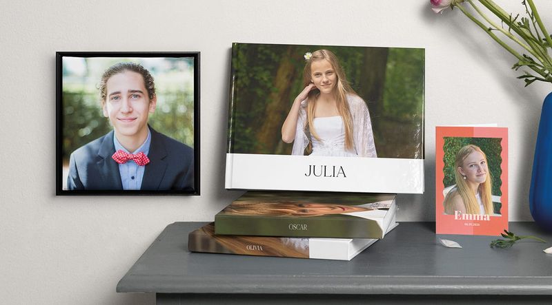 Ett urval av kort, små fotoböcker och väggdekorationer