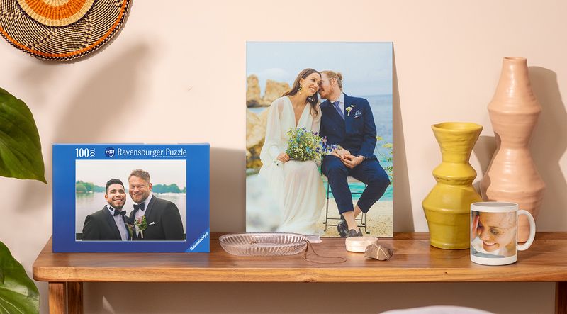 Personliga bröllopspresenter från önskefoto – väggdekorationer, en fotomugg och ett fotopussel.