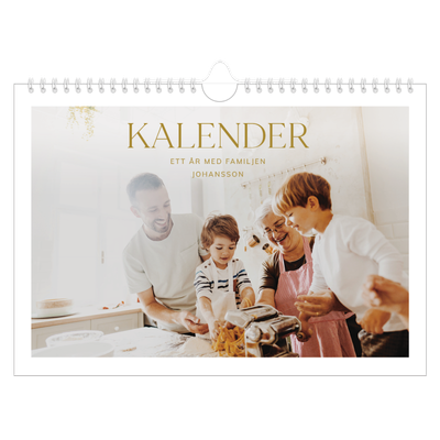 Fotokalender A4 Enkel — Stort teckensnitt i guld [omslag]