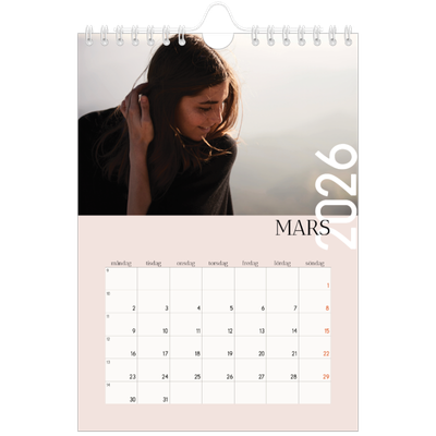 Fotokalender A5 Enkel — Överlappande text [Mars]