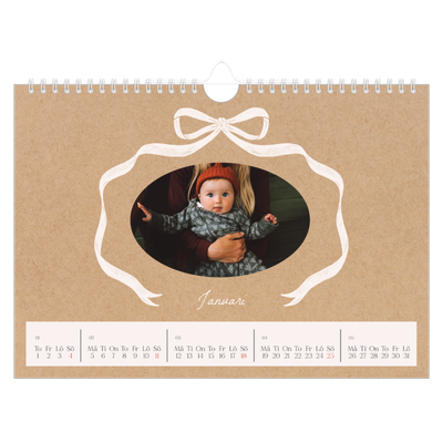 Fotokalender A4 Enkel — Kraft och rosett [Januari]