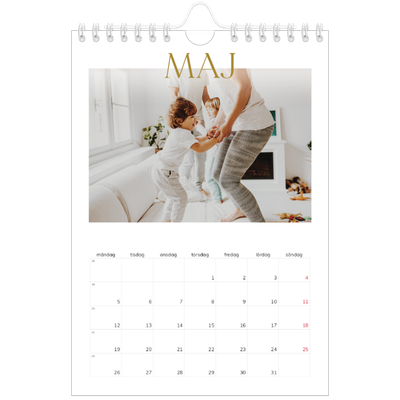 Fotokalender A5 Enkel — Stort teckensnitt i guld [omslag]