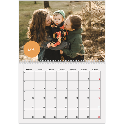 Fotokalender A3 Klassisk (30 x 40 cm) — Fotoklistermärke [April]