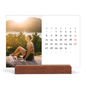 Skrivbordskalender med träställ - Liggande — Enkel serif-teckensnitt