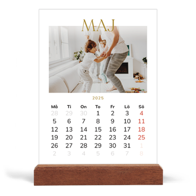 Skrivbordskalender med träställ - Stående — Stort teckensnitt i guld [omslag]