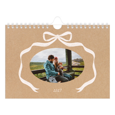 Fotokalender A5 Enkel — Kraft och rosett [omslag]
