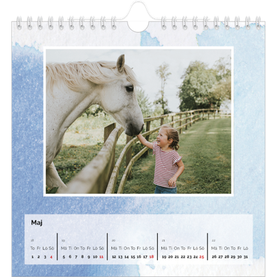 Årskalender kvadratisk — Akvareller i bakgrunden [omslag]