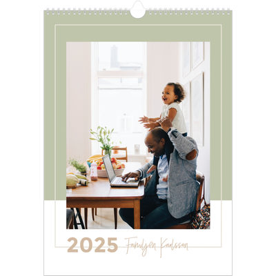A3 Familjeplanerare — Familjekalender i naturfärger - Familj på 3 [omslag]