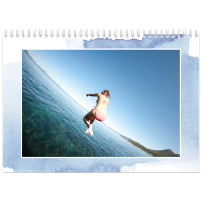 Fotokalender A3 Klassisk (30 x 40 cm) — Akvareller i bakgrunden [omslag]