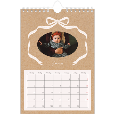 Fotokalender A5 Enkel — Kraft och rosett [Januari]