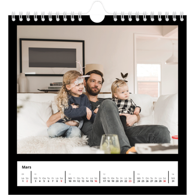 Årskalender kvadratisk — Svart ram [Mars]