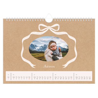 Fotokalender A4 Enkel — Kraft och rosett [Februari]