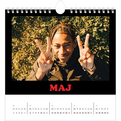 Årskalender kvadratisk — Rolig typografi [omslag]