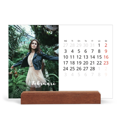 Skrivbordskalender med träställ - Liggande  — Handskrift på bilden [Februari]