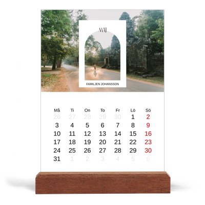 Skrivbordskalender med träställ - Stående — Det öppna valvet [omslag]