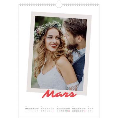 A3 Årskalender — Signerad i karmosin [Mars]