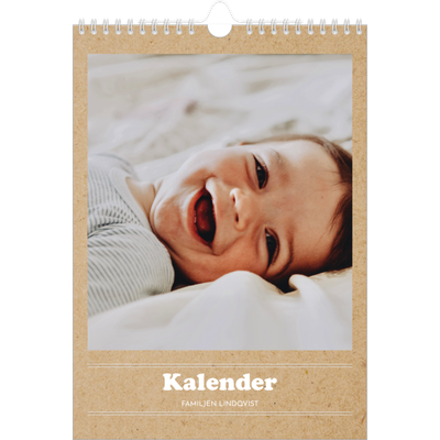 Fotokalender A4 Enkel (20 x 30 cm) — Magasinstil [omslag]