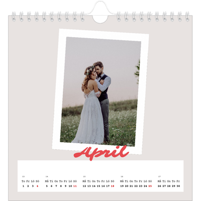 Årskalender kvadratisk — Signerad i karmosin [April]