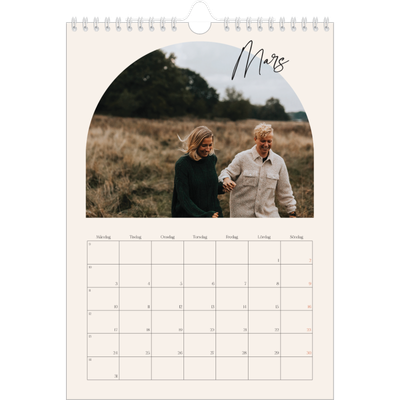 Fotokalender A4 Enkel (20 x 30 cm) — Minnen i valv [Mars]