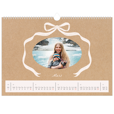 Fotokalender A3 Enkel — Kraft och rosett [Mars]