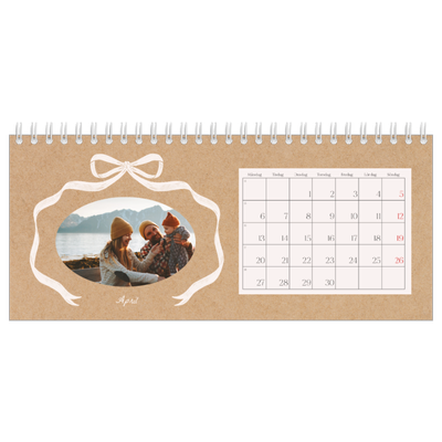 Skrivbordskalendrar — Kraft och rosett [April]