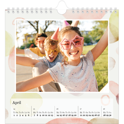 Årskalender kvadratisk — Akvarell former [April]