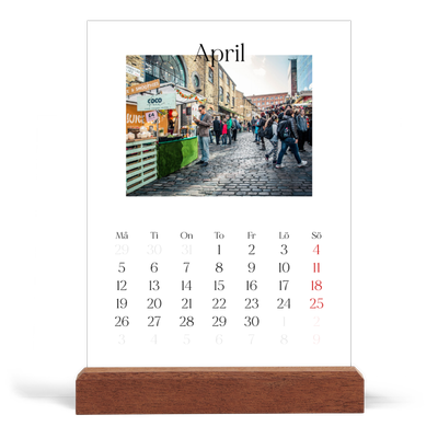 Skrivbordskalender med träställ - Stående — Min reseskildring [April]