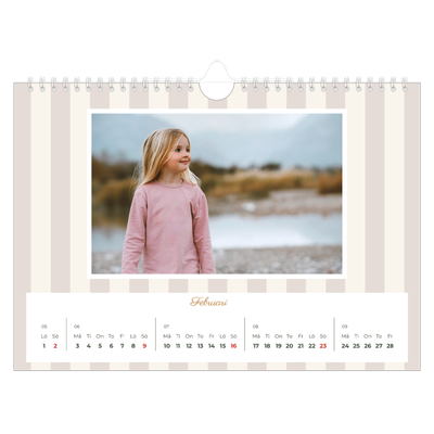 Fotokalender A4 Enkel — Skrift och ränder [Februari]
