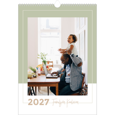 A3 Familjeplanerare — Familjekalender i naturfärger - Familj på 4 [omslag]