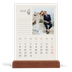 Skrivbordskalender med träställ - Stående — Initialer i blom [Mars]