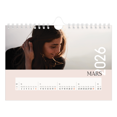 Fotokalender A5 Enkel — Överlappande text [Mars]