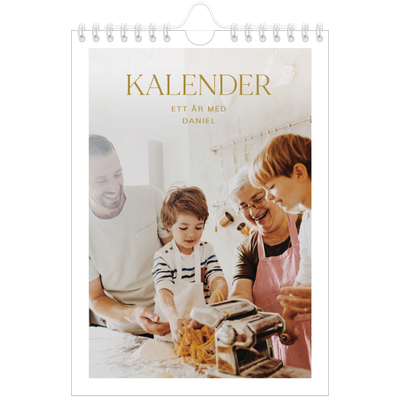 Fotokalender A5 Enkel — Stort teckensnitt i guld [omslag]