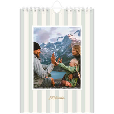 Fotokalender A5 Enkel — Skrift och ränder [omslag]