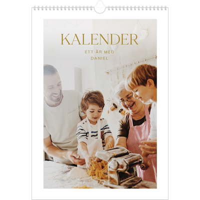A3 Årskalender — Stort teckensnitt i guld [omslag]