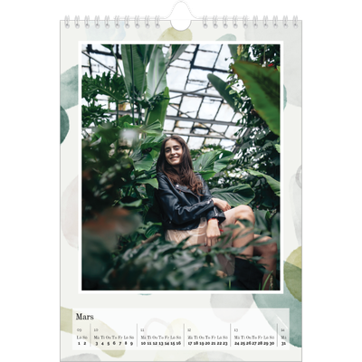 Fotokalender A4 Enkel (20 x 30 cm) — Akvarell former [Mars]