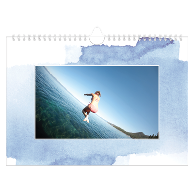 Fotokalender A4 Enkel — Akvareller i bakgrunden [omslag]