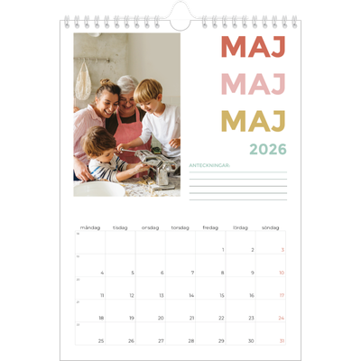 Fotokalender A4 Enkel (20 x 30 cm) — Färgglada typsnitt [omslag]