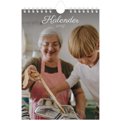 Fotokalender A5 Enkel — Handskrivna månader [omslag]