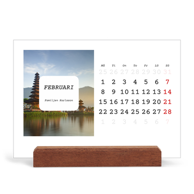 Skrivbordskalender med träställ - Liggande  — Hela historien [Februari]