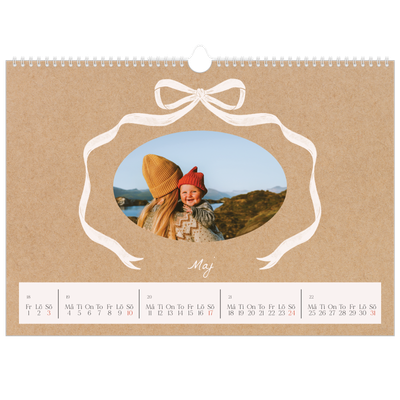 Fotokalender A3 Enkel — Kraft och rosett [omslag]