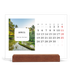 Skrivbordskalender med träställ - Liggande  — Hela historien [April]