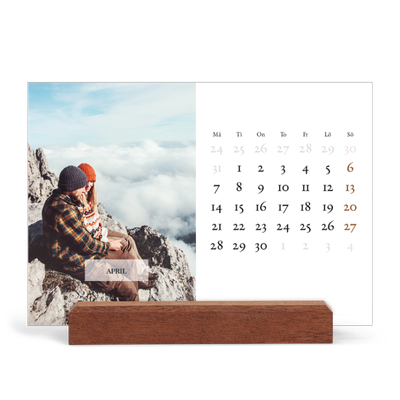 Skrivbordskalender med träställ - Liggande  — Klassisk kalender [April]