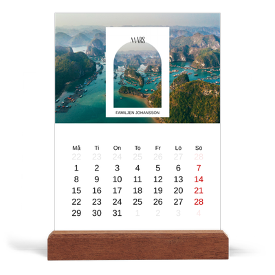 Skrivbordskalender med träställ - Stående — Det öppna valvet [Mars]